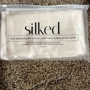 SILKED Satin Pillow Sleeve Light Tan/Cream